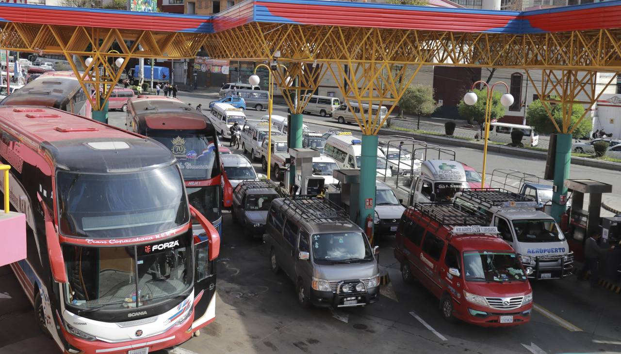 “Día a día conseguimos recursos”: Ministro de Hidrocarburos evita responder hasta cuándo se garantiza el combustible