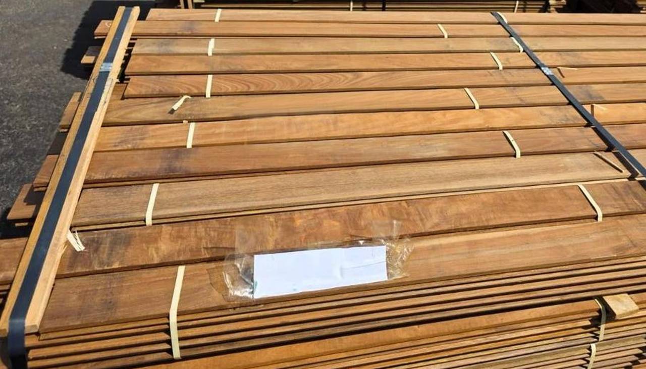 Toman muestras a carga de madera en Viru Viru que “se presume” contiene droga y se dirigía a EEUU