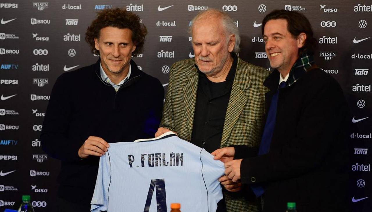 Diego Forlán asume el “privilegio” de ser entrenador interino de Uruguay