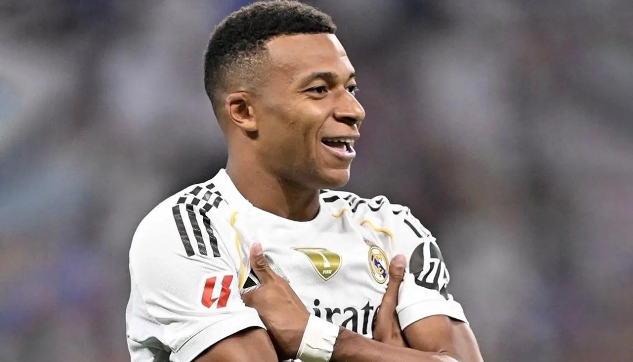 Mbappé viajará a Yeda con “chances” de jugar la final frente al Barcelona