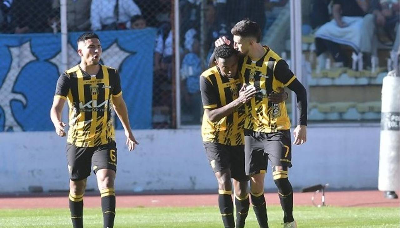 El Tigre se queda con el clásico paceño tras vencer con remontada a Bolívar