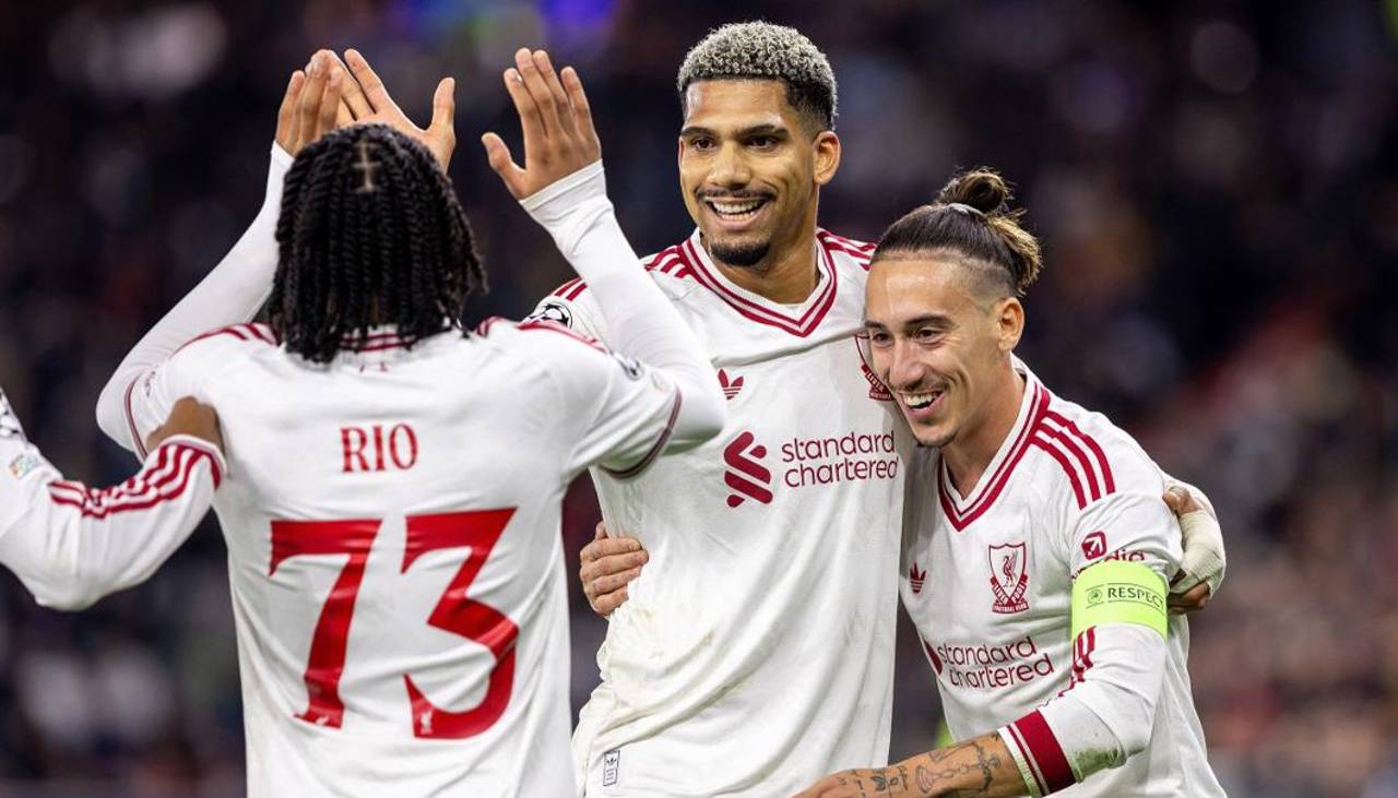 Liverpool se pasea en Austria con exhibición de Barcola y un gol de Araujo