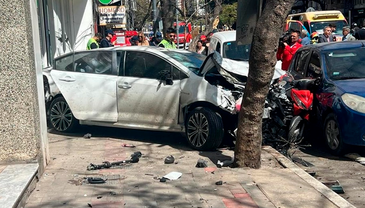 Conductor arrolla a 15 personas, 2 heridas de gravedad, en la ciudad argentina de Córdoba