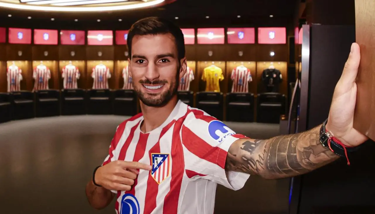 Atlético Madrid anuncia el fichaje del mediocampista Álex Baena