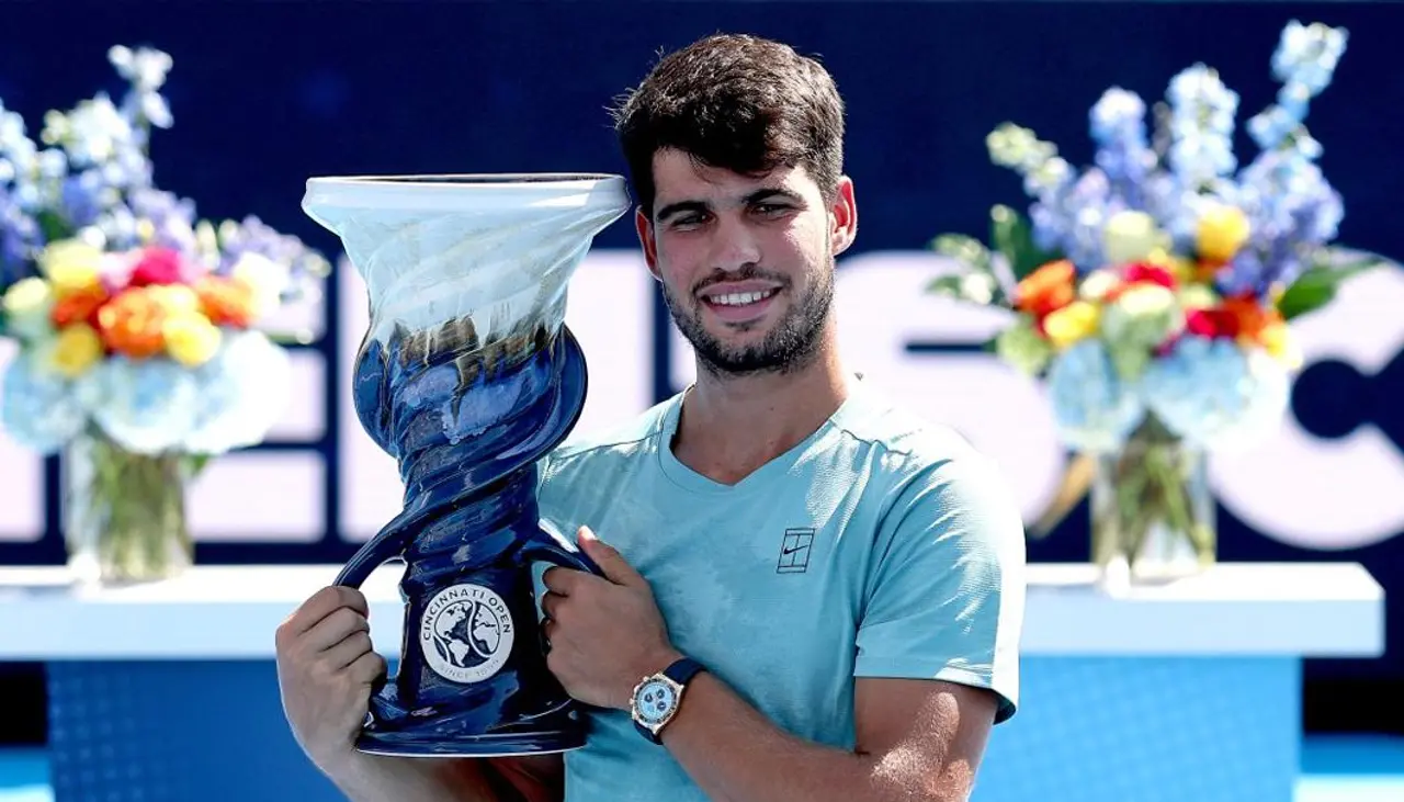 Carlos Alcaraz gana su primer Masters 1000 de Cincinnati tras retiro de Sinner