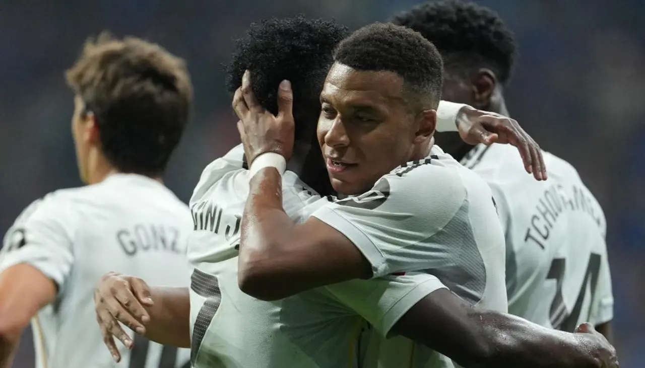 Kylian Mbappé lidera la goleada del Real Madrid en su visita al ascendido Oviedo
