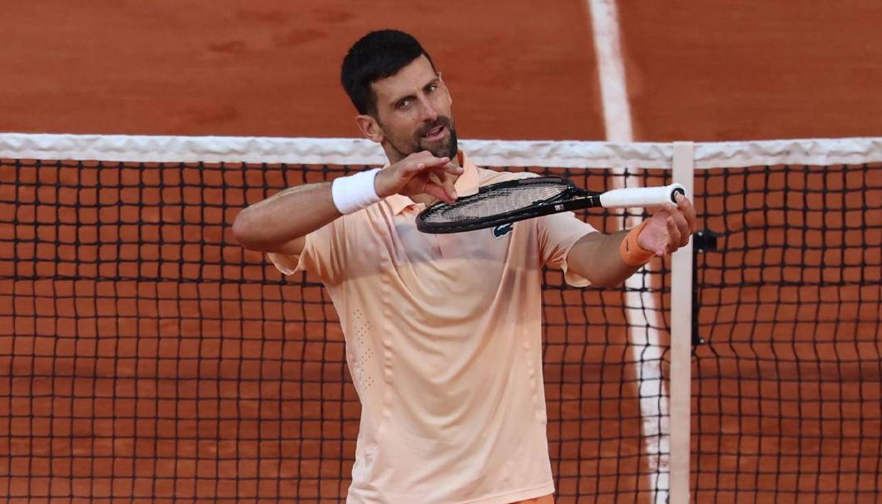 Djokovic cumple ante Royer para avanzar a tercera ronda en Roland Garros