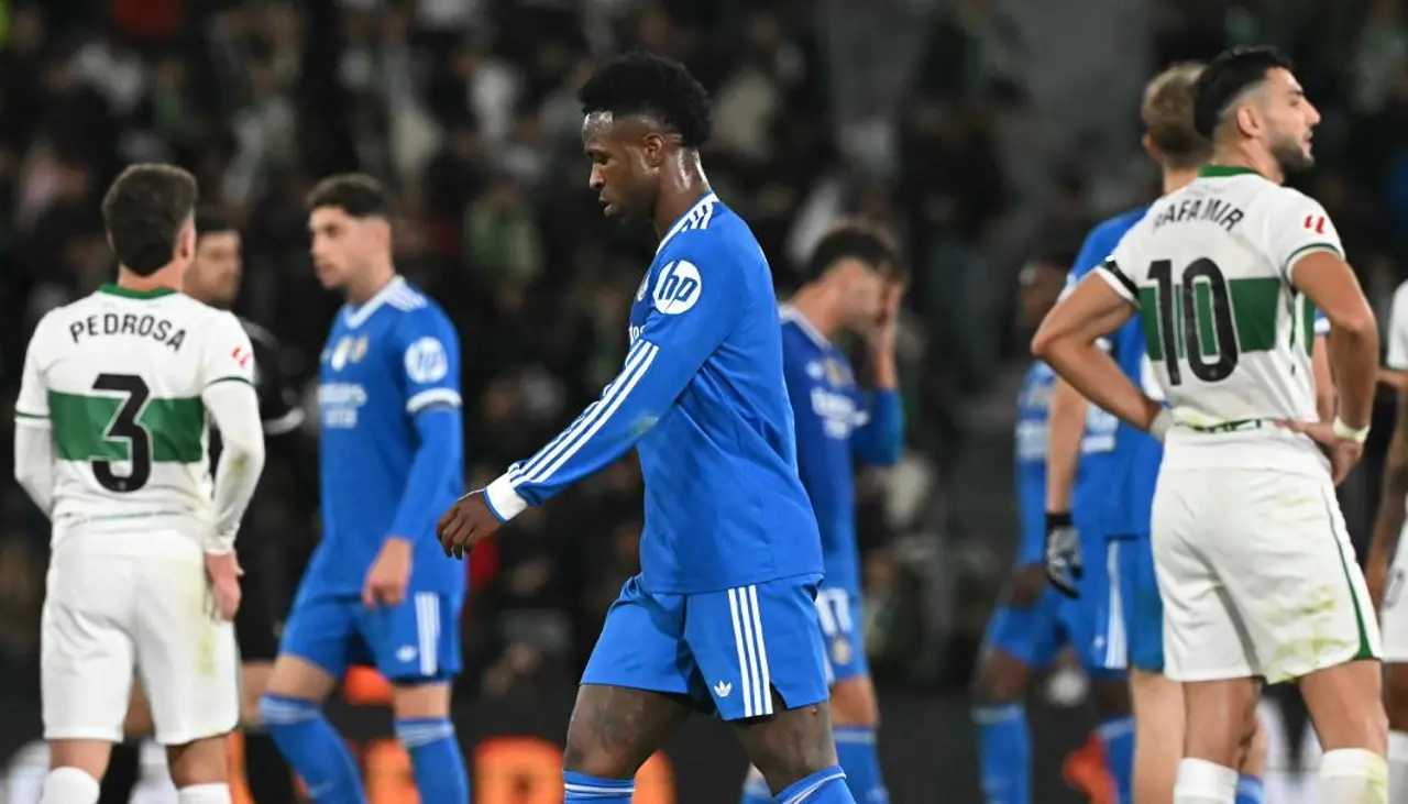 Real Madrid sufre ante Elche para salvar un punto y el liderato en la Liga de España