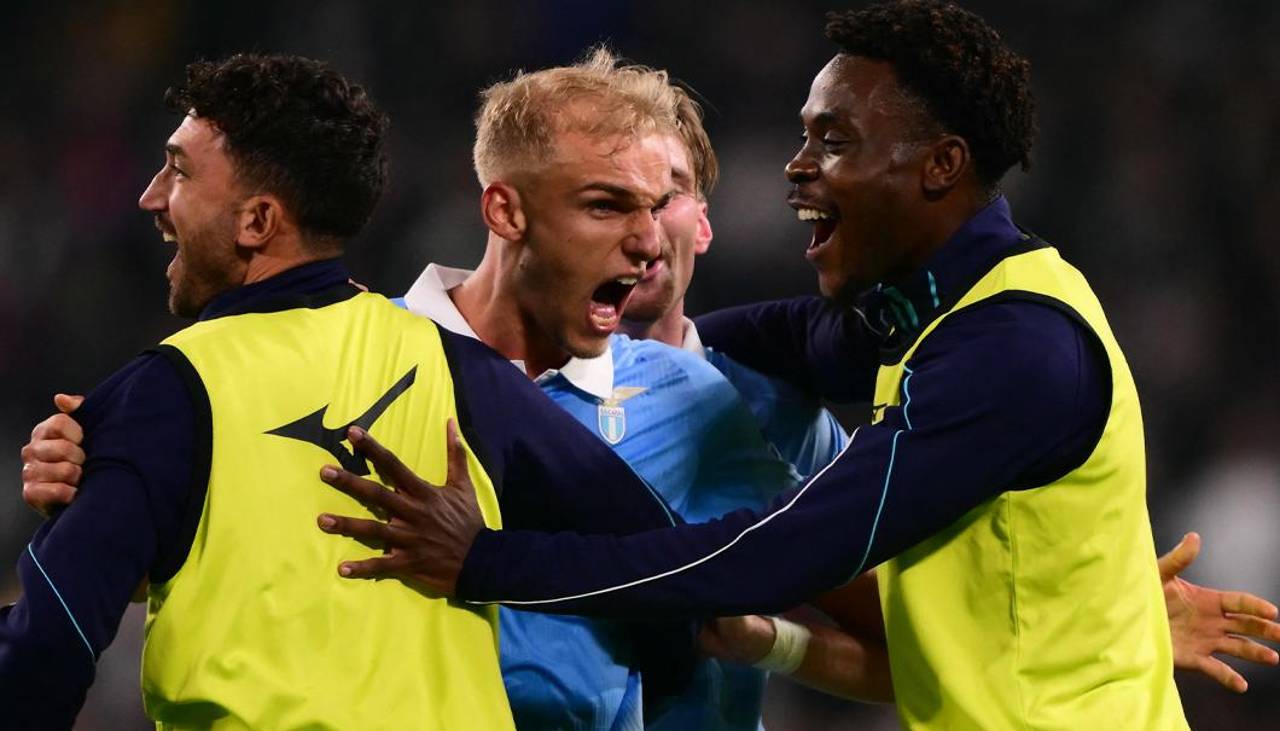Lazio tumba a la Juventus con una goleada y toma el liderato del fútbol italiano