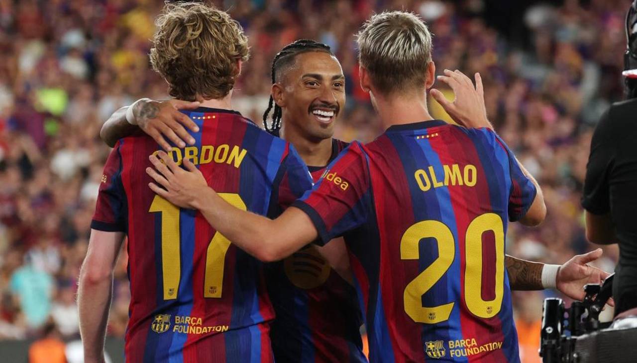 Barcelona remonta y termina goleando al Rayo Vallecano para liderar la Liga
