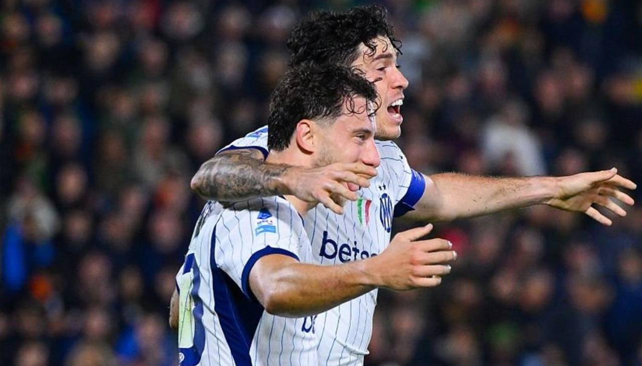 Inter de Milán cumple ante Venecia e iguala a Lazio en la cima del fútbol italiano