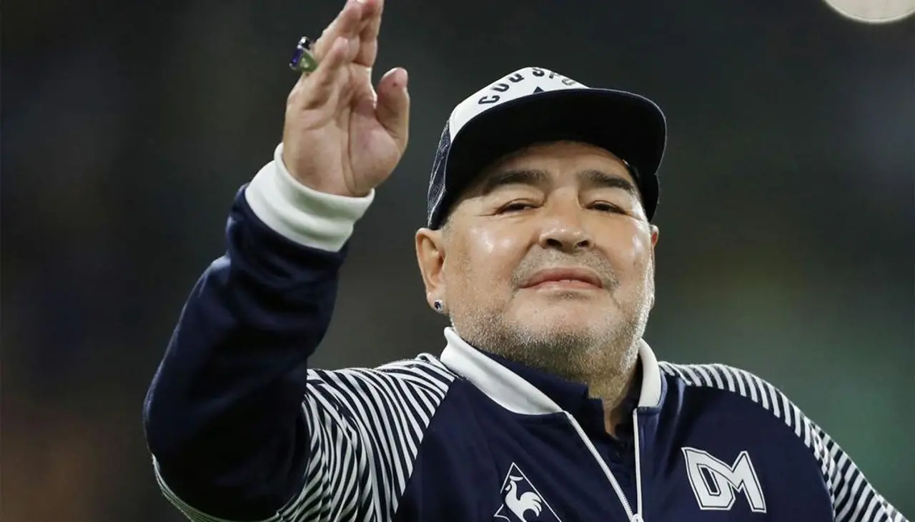 Maradona tenía “conductas autolesivas” y no debió internarse en casa, dice médico
