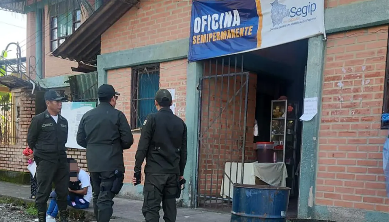 Tras retorno de la Policía al trópico, servicios como el Segip y bancos se irán retomando paulatinamente, dice ministro