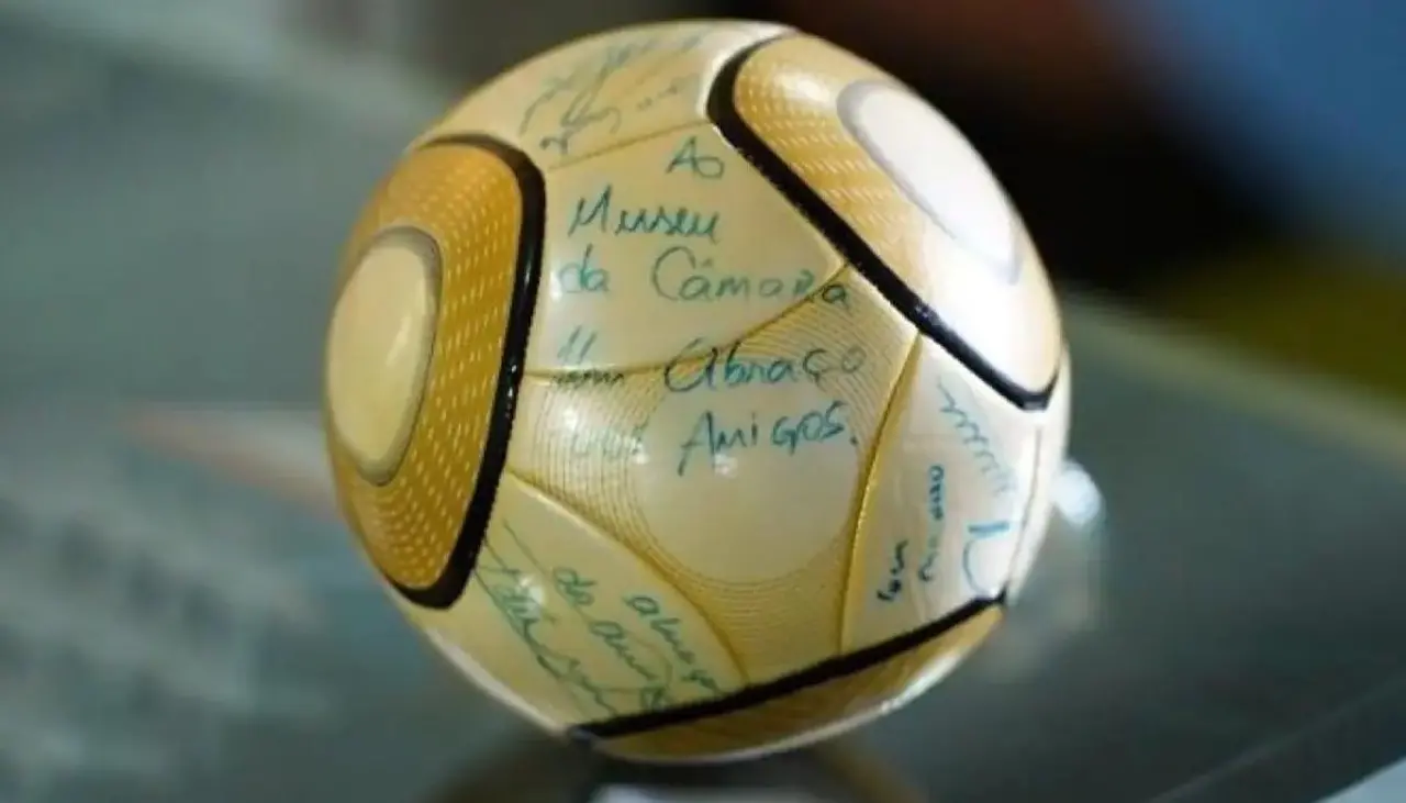 Hombre recibe un duro castigo en Brasil por robar un balón firmado por Neymar