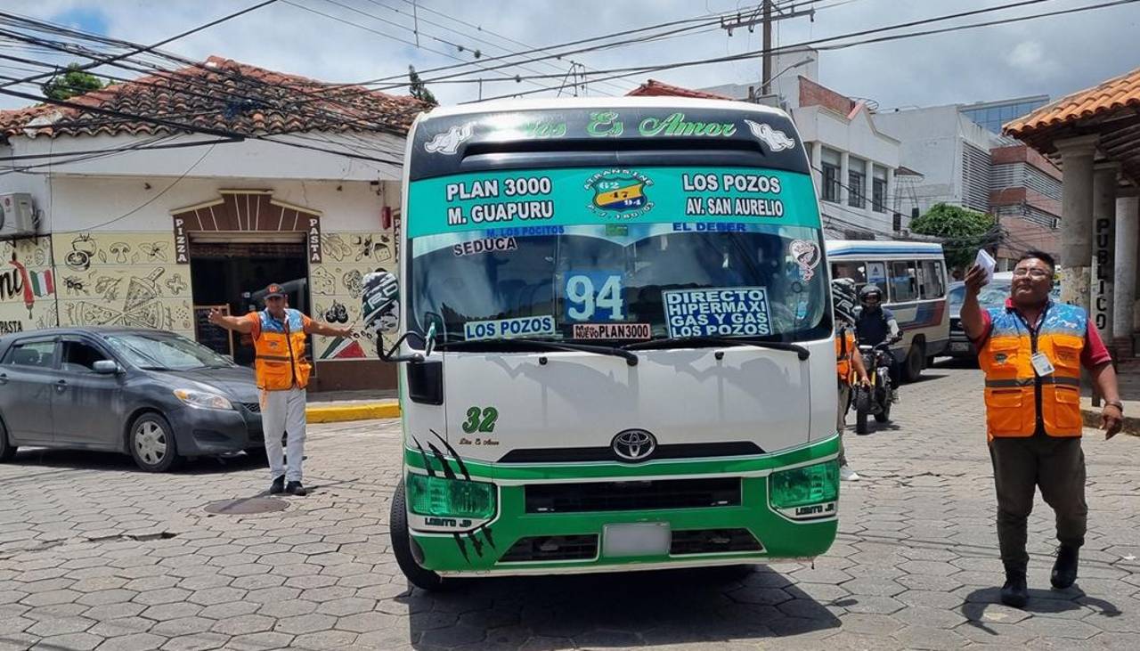 Alcaldía cruceña busca frenar el paro del transporte público a horas del inicio del año escolar 