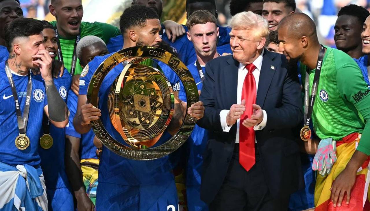 Video: Donald Trump rompió el protocolo y festejó el título del Chelsea 