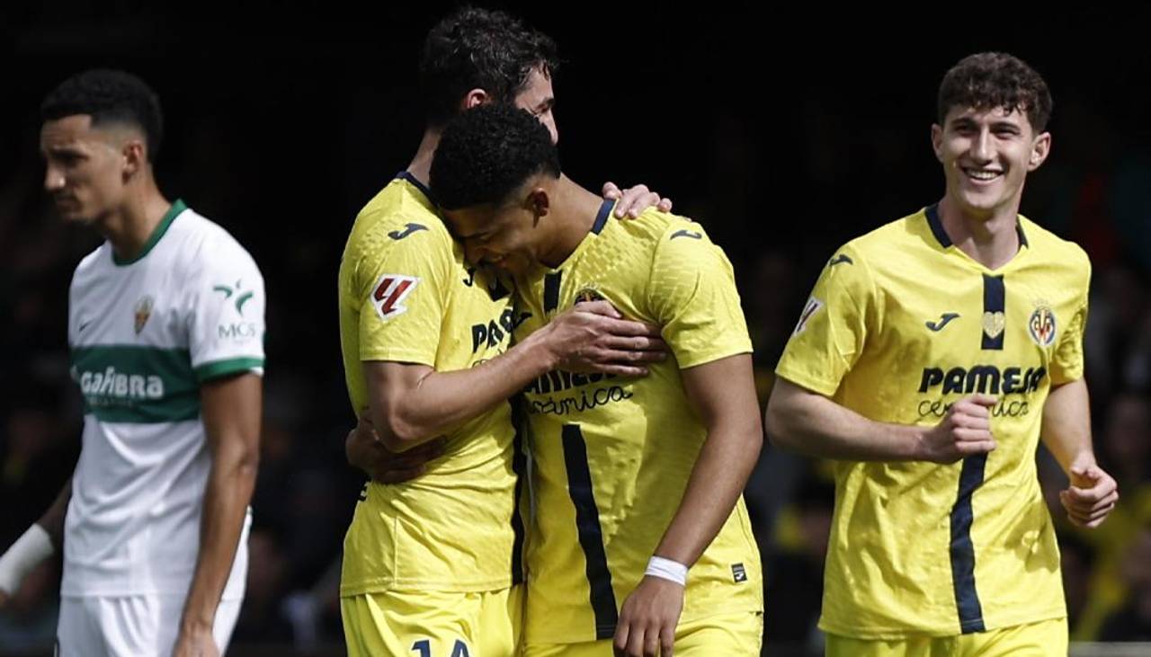Villarreal derrota a Elche para mantener la pelea por el podio con el Atlético