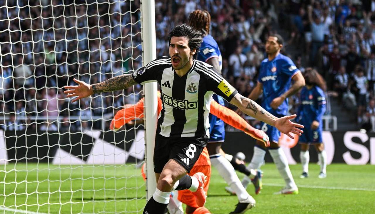 Newcastle alcanza podio en la Premier League tras vencer al Chelsea