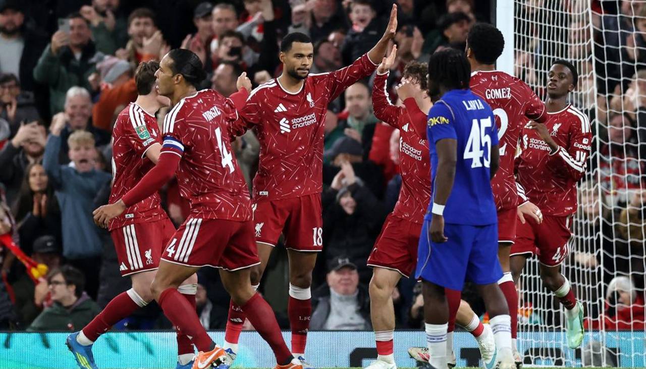 Los penales sonríen al Liverpool de Iraola y amargan al Chelsea de Xabi Alonso