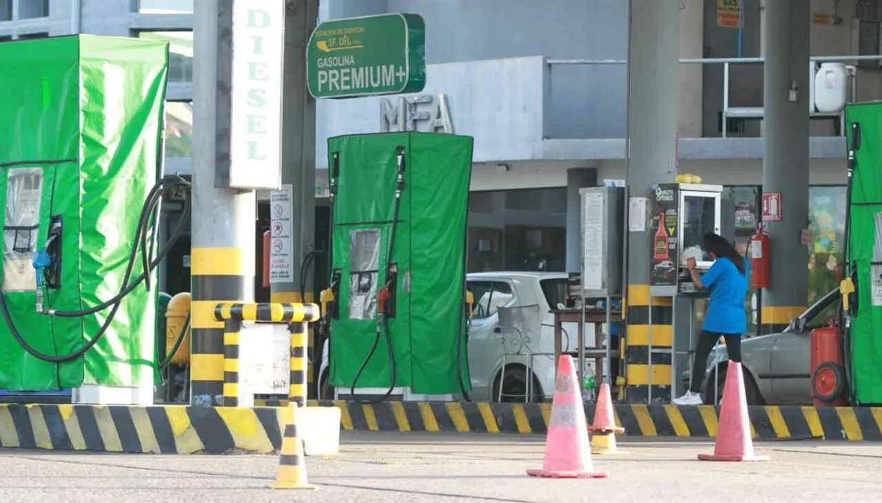 Micreros de Santa Cruz advierten con un paro por falta de combustible