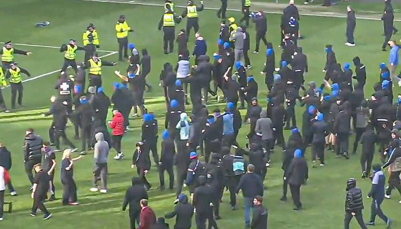 Video: clásico del fútbol escocés acaba en una batalla campal entre hinchas
