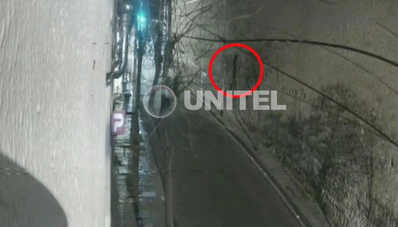 Sale a la luz video del momento en el que dos reos escapan del penal de San Pedro con ayuda de una cuerda