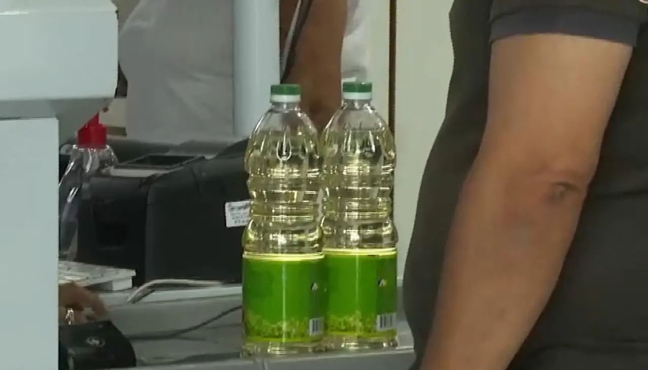 “Cada mes podemos comprar dos botellitas de aceite”, personas denuncian racionamiento en Emapa