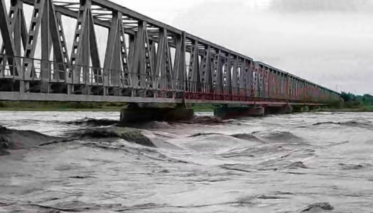 Sube el nivel del río Grande y preocupa en Montero Hoyos y Puerto Pailas