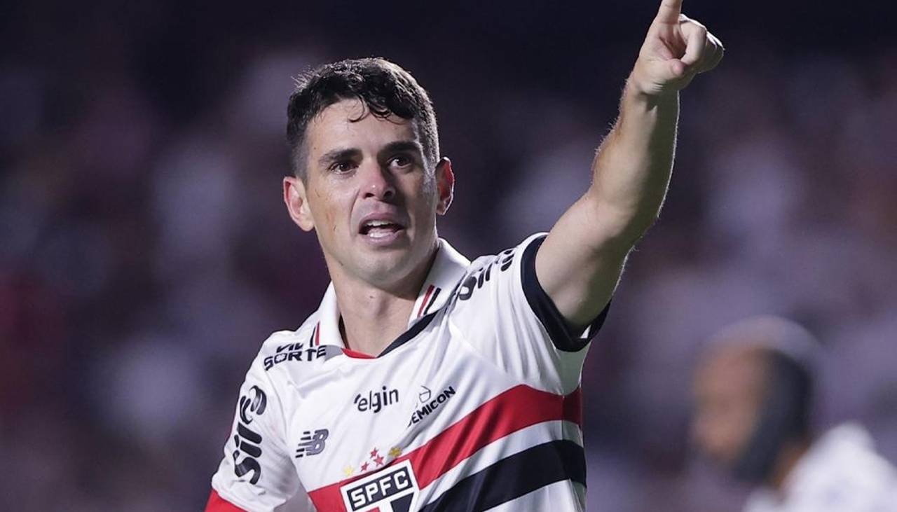 El brasileño Oscar dos Santos fue hospitalizado por una alteración cardíaca