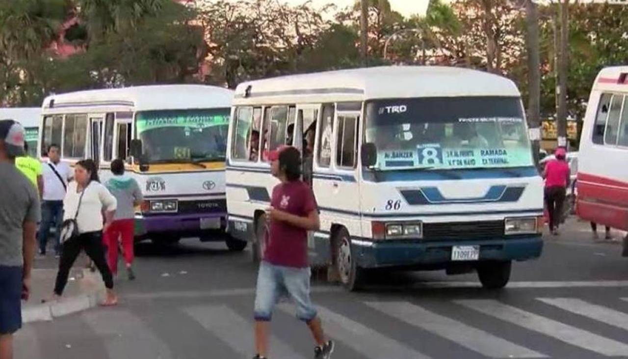 Pasaje en Santa Cruz: Micreros extienden su cuarto intermedio hasta este sábado esperando ser convocados por la Alcaldía