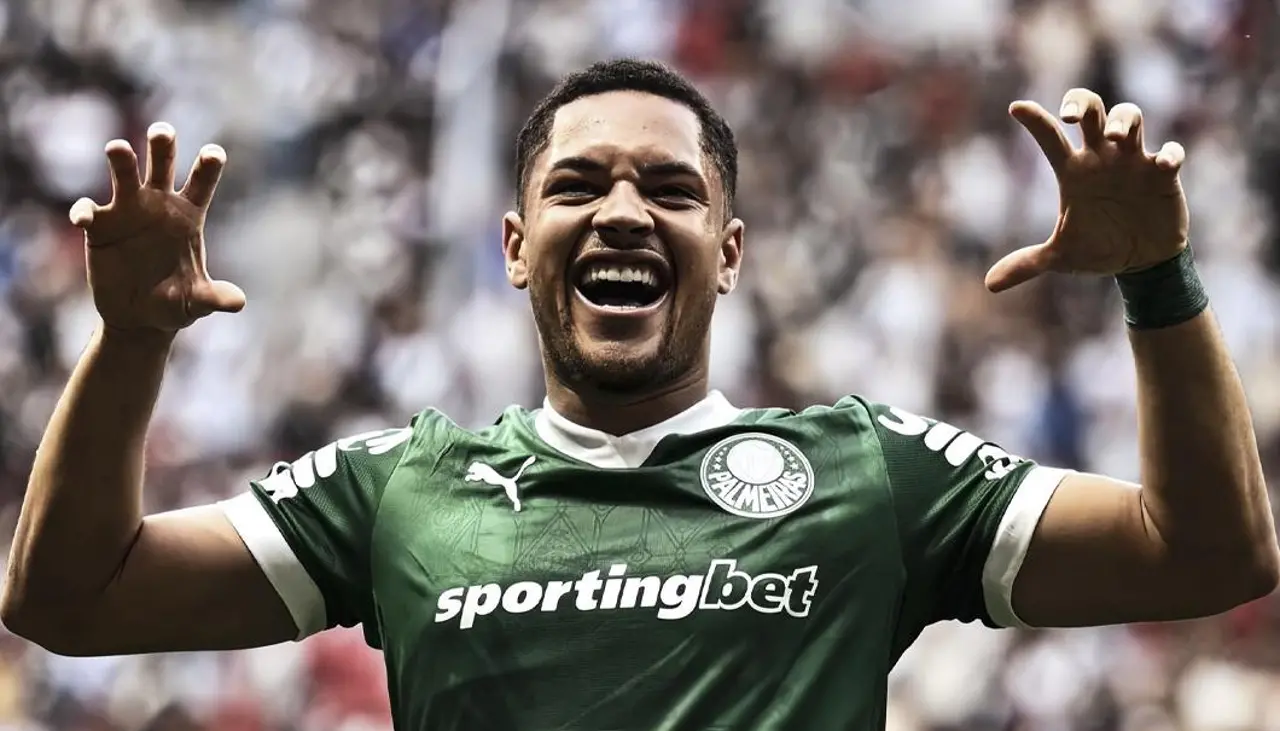 Vitor Roque marca su primer gol con Palmeiras tras dos meses de su debut