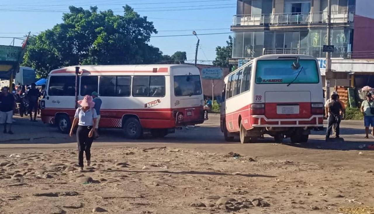 Paro indefinido de micros en Santa Cruz: Juntas vecinales advierten con salir a las calles si autoridades no dan una solución