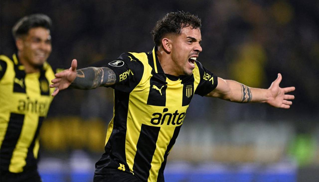 Peñarol vence a Racing en intenso duelo de ida en octavos de la Libertadores