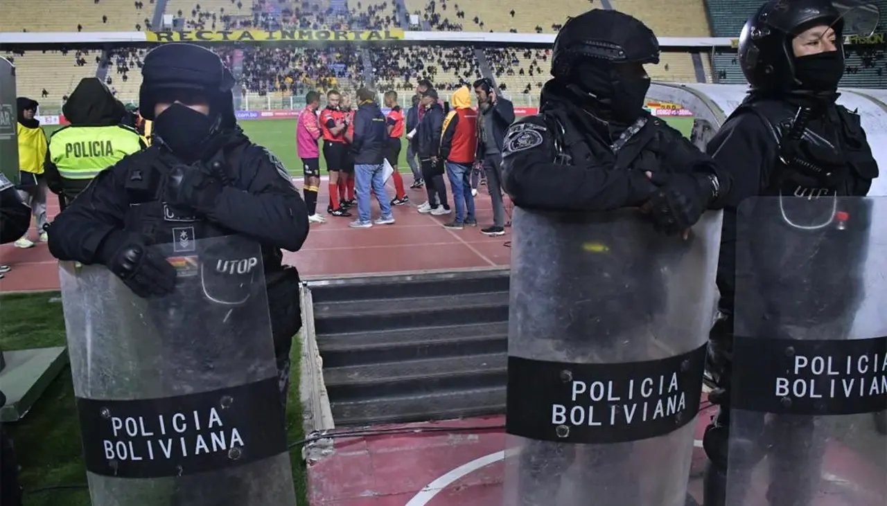 Jugadores de Real Oruro denuncian que fueron gasificados en el vestuario del Siles 