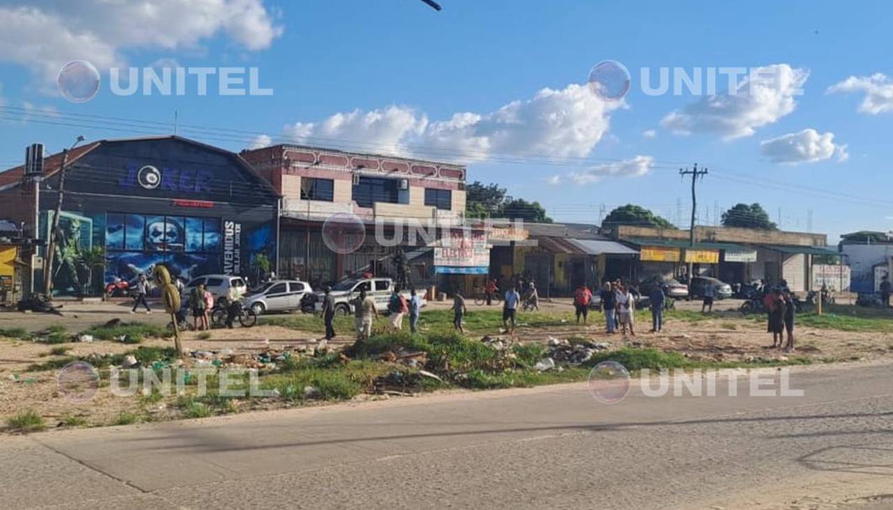 Paro de micreros en Santa Cruz: Tercer día de protesta con violencia entre choferes y vecinos