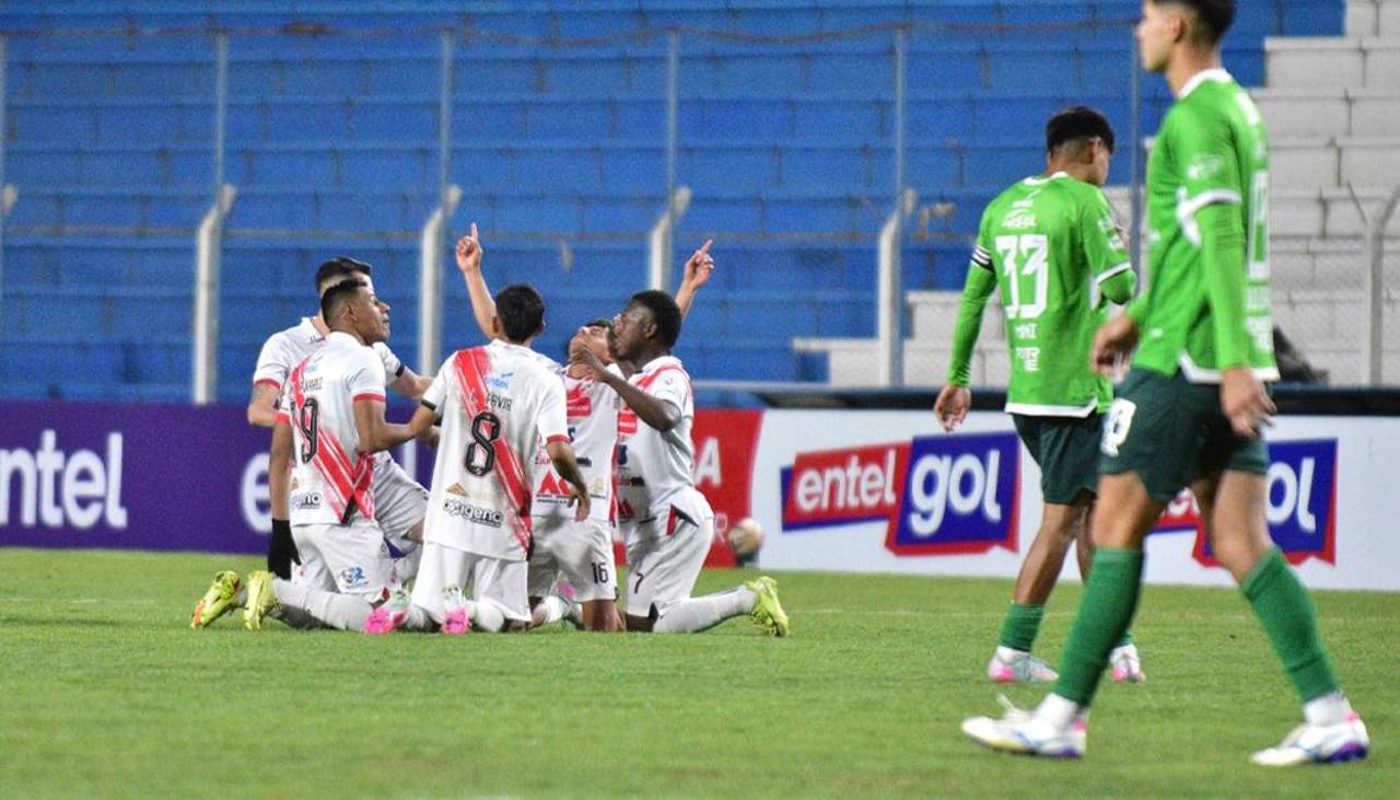Nacional se estrena en la Copa Paceña con una goleada ante Real Tomayapo