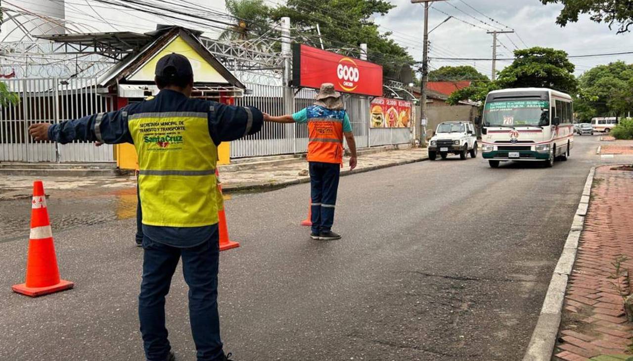 Pese a incremento del pasaje a Bs 2,30, micreros no cumplen el reordenamiento y circulan por sus antiguas rutas en el centro