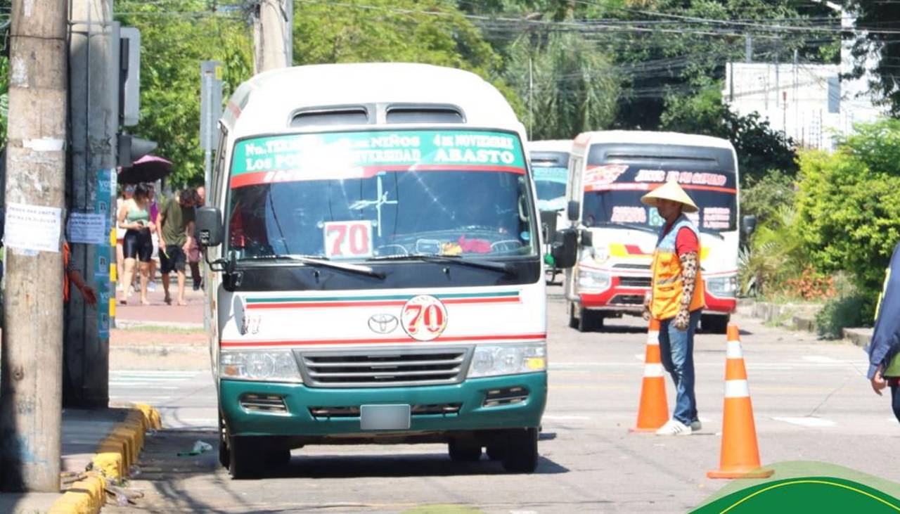 “No dan cambio, ni si quiera una pastilla”: hay pasajeros que dicen que en la práctica el pasaje es Bs 2,50