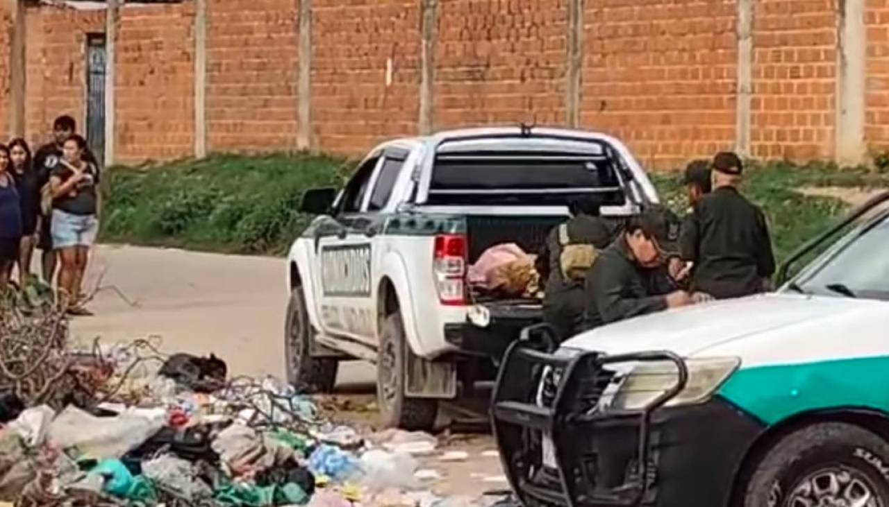 Santa Cruz: Encuentran un cuerpo sin vida que estaba tapado con basura en el Plan Tres Mil 