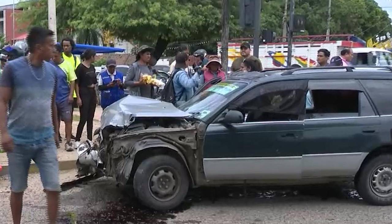 Choque entre dos vehículos en la doble vía a La Guardia dejó varios heridos