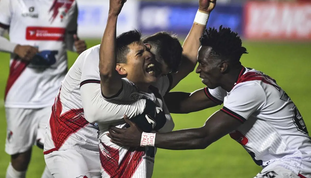 Nacional Potosí se anota en la final de la Copa tras vencer a The Strongest