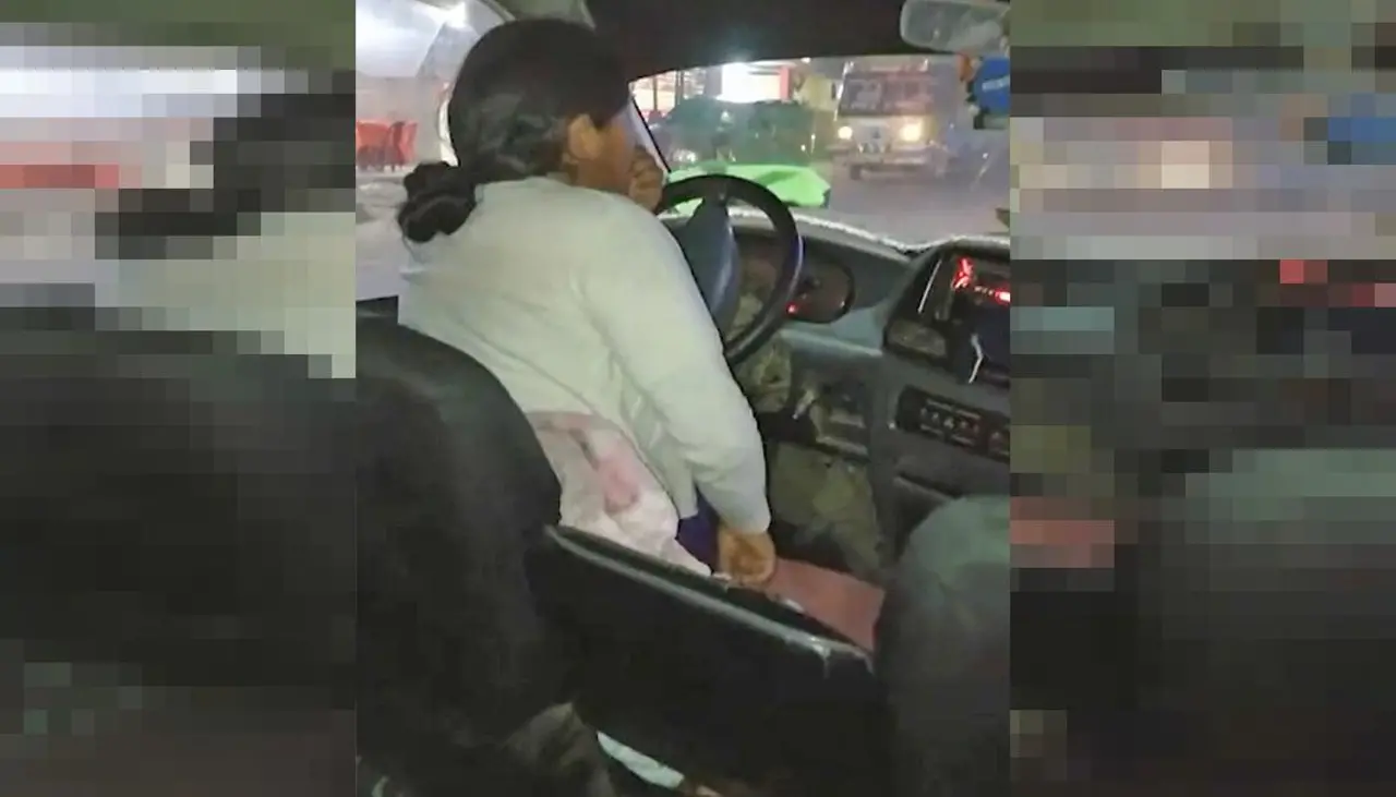 Denuncian a conductora de trufi por no cumplir su ruta e intentar agredir a sus pasajeros