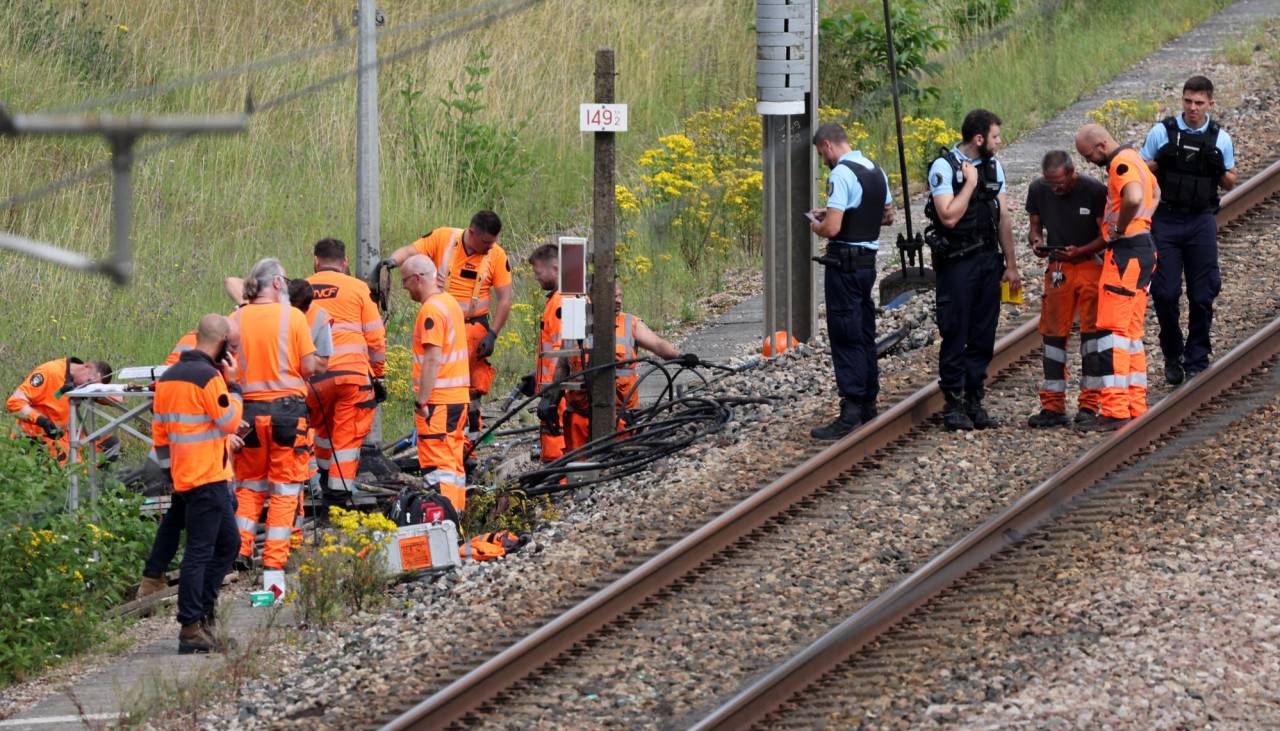 La compañía ferroviaria de Francia denuncia que fue víctima de un “ataque masivo para paralizar la red”