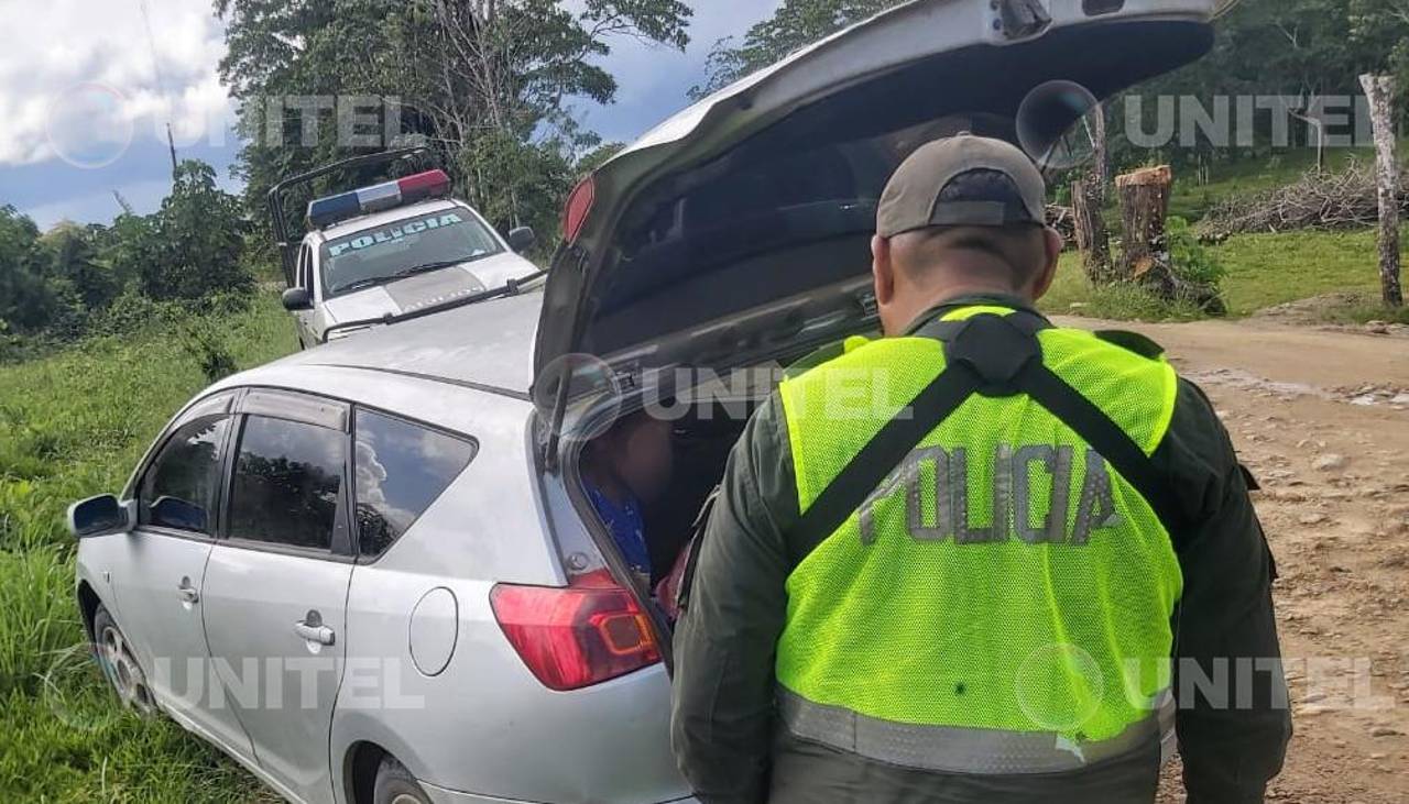 Hallan a un hombre maniatado en el maletero de su propio vehículo en el trópico de Cochabamba