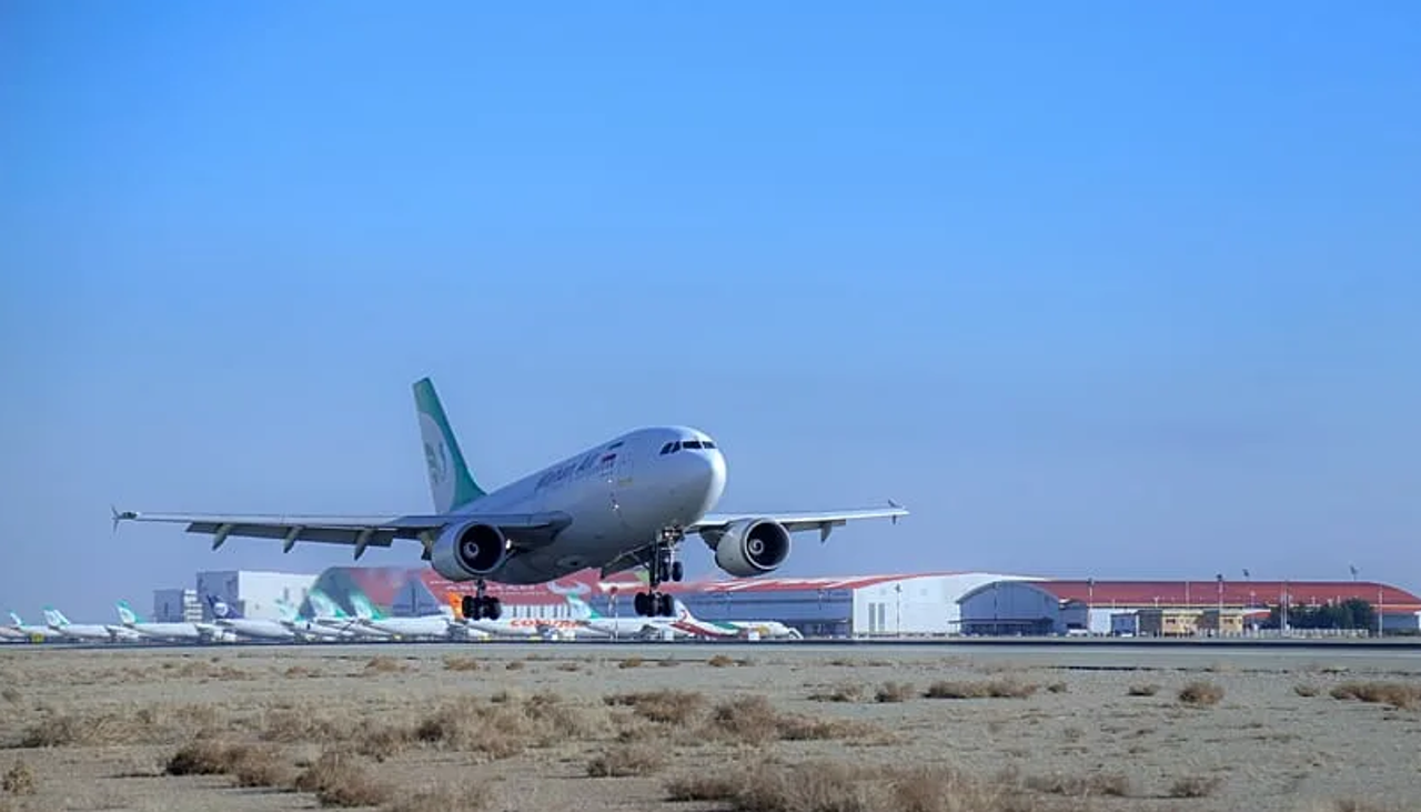 EEUU anuncia que aerolíneas iraníes dejarán de operar en dos días