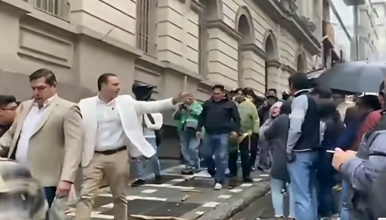 Agreden al abogado de Camacho y dirigente cívico tras audiencia en La Paz 