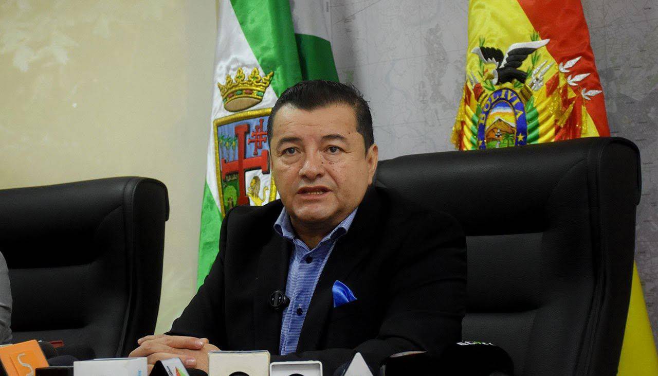 Fiscalía admite denuncia penal contra Fernández por presunto sobreprecio en hospitales móviles, según Nayar 
