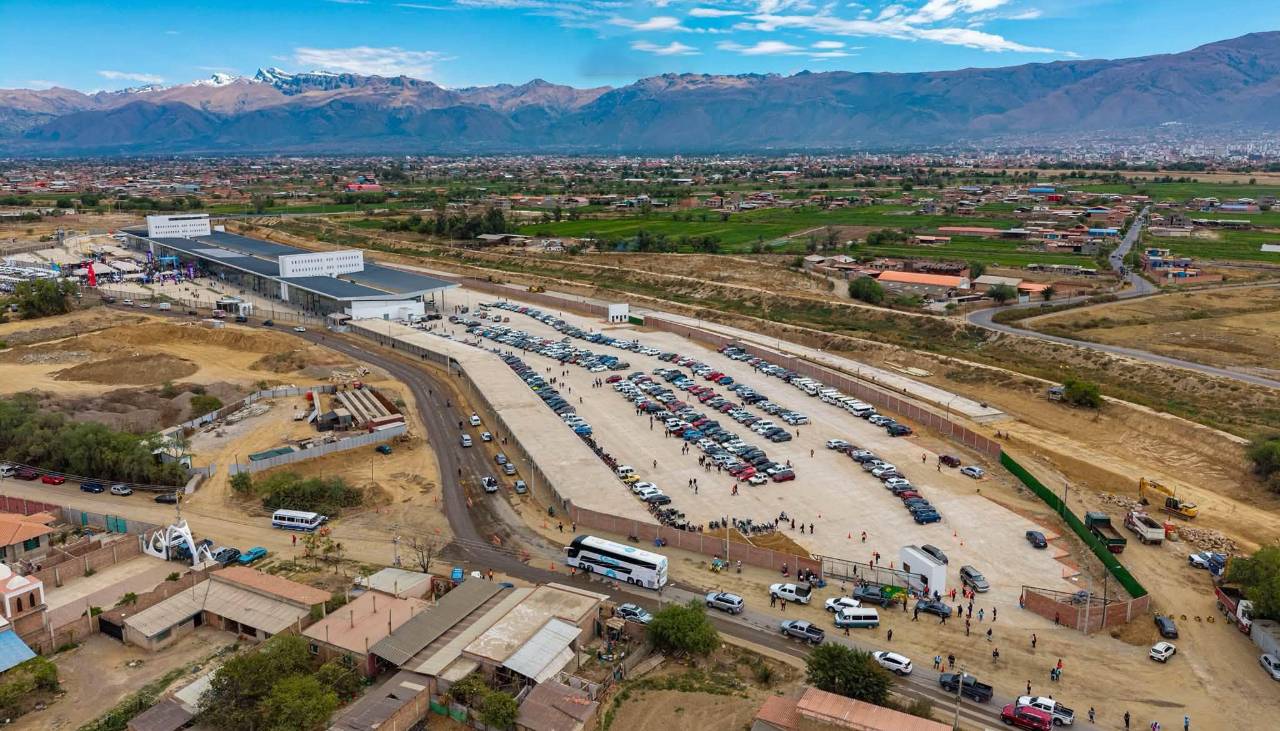 Entregan las instalaciones de la nueva terminal de buses de Cochabamba ‘Terrapuerto’