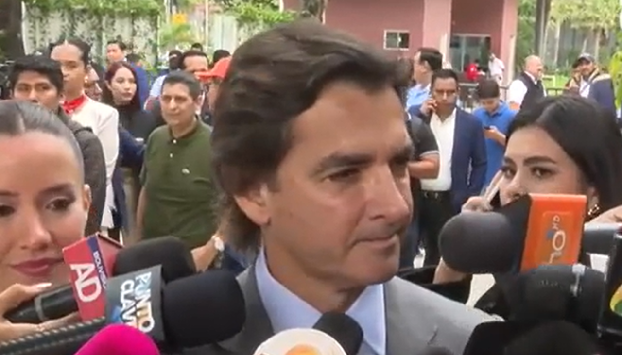 Saavedra recibe credenciales como alcalde electo y anuncia reducción de secretarías: “Se acaba el gasto innecesario”