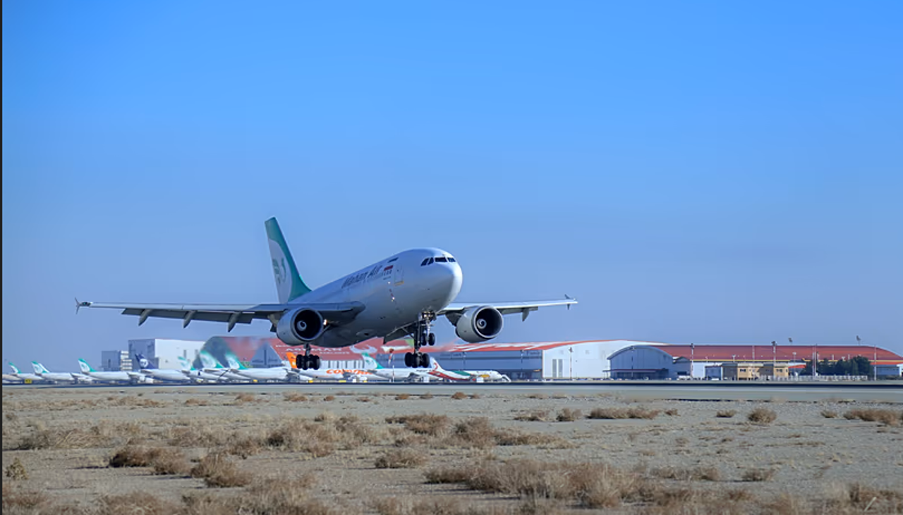 Aerolíneas de Irán suspenden vuelos tras endurecimiento de sanciones estadounidenses